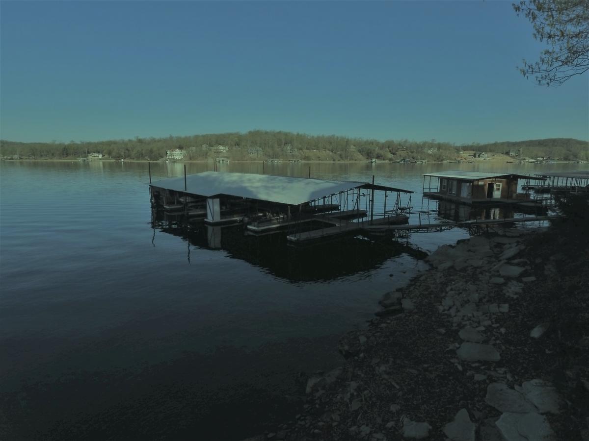 Wilsons On The Lake Hotel Camdenton Exterior photo